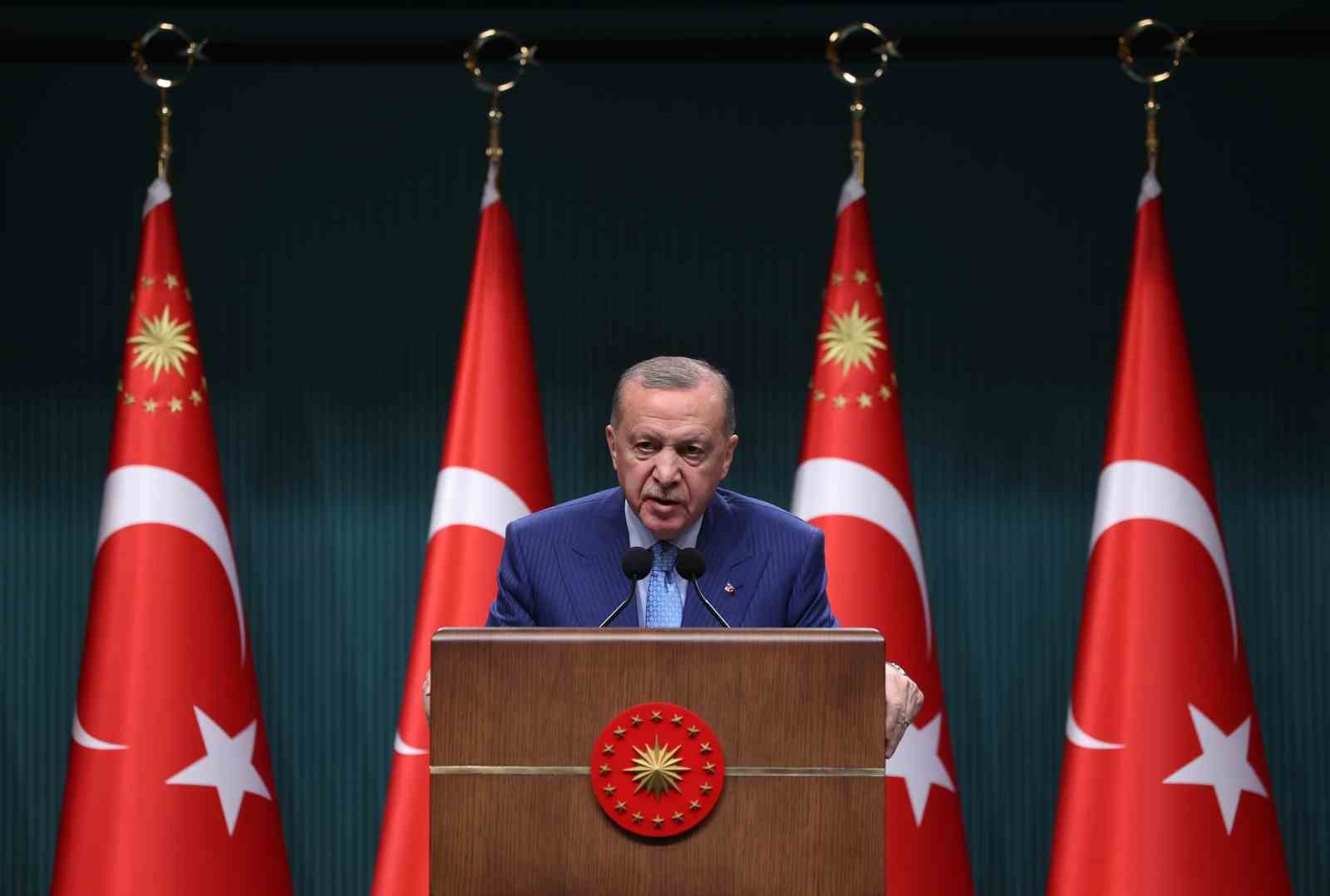 Cumhurbaşkanı Erdoğan: "Muhalefetin iş bilmezliğine bakıp asla umutsuzluğa kapılmayın, liyakatli kadrolar Türkiye’de iş başındadır"
