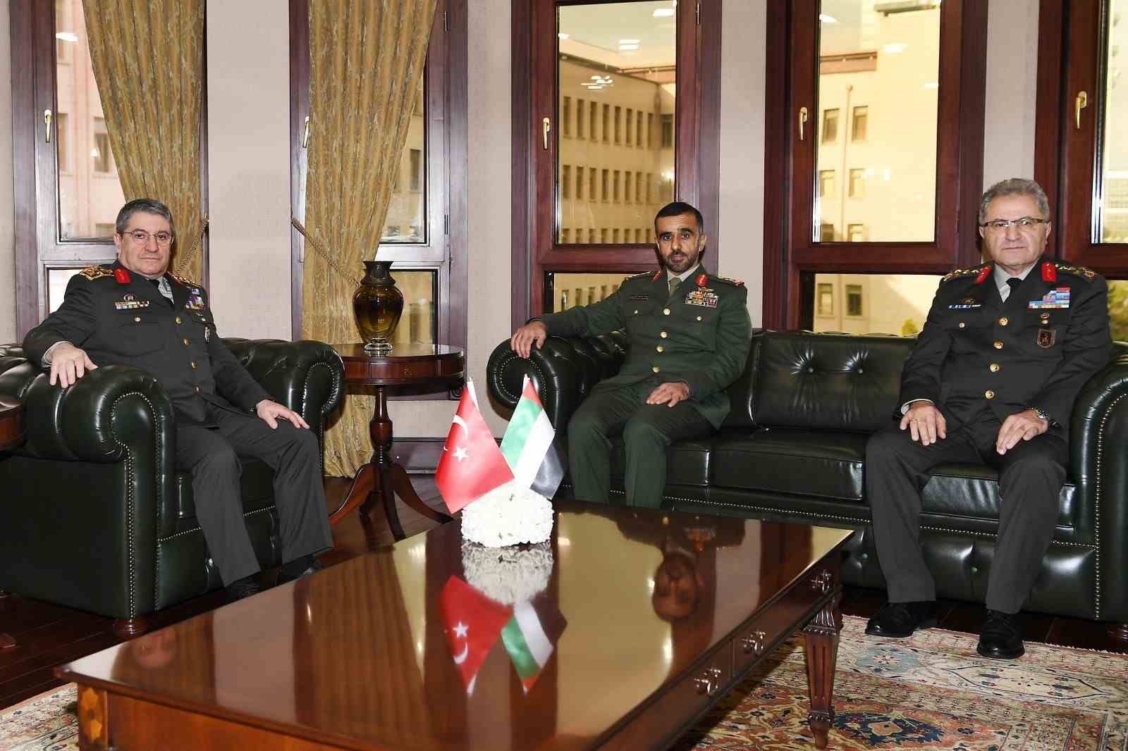 Genelkurmay Başkanı Bayraktaroğlu, Birleşik Arap Emirlikleri Kara Kuvvetleri Komutanı Al Hallami’yi kabul etti
