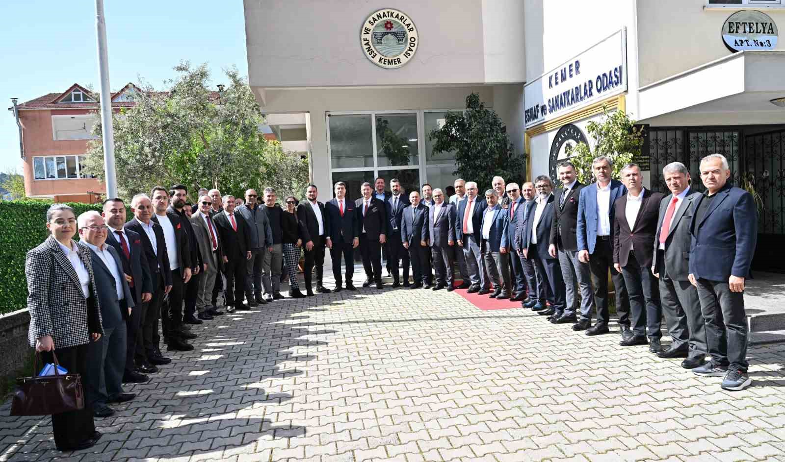 Başkan Dere seçim ziyaretlerine batı ilçelerden başladı
