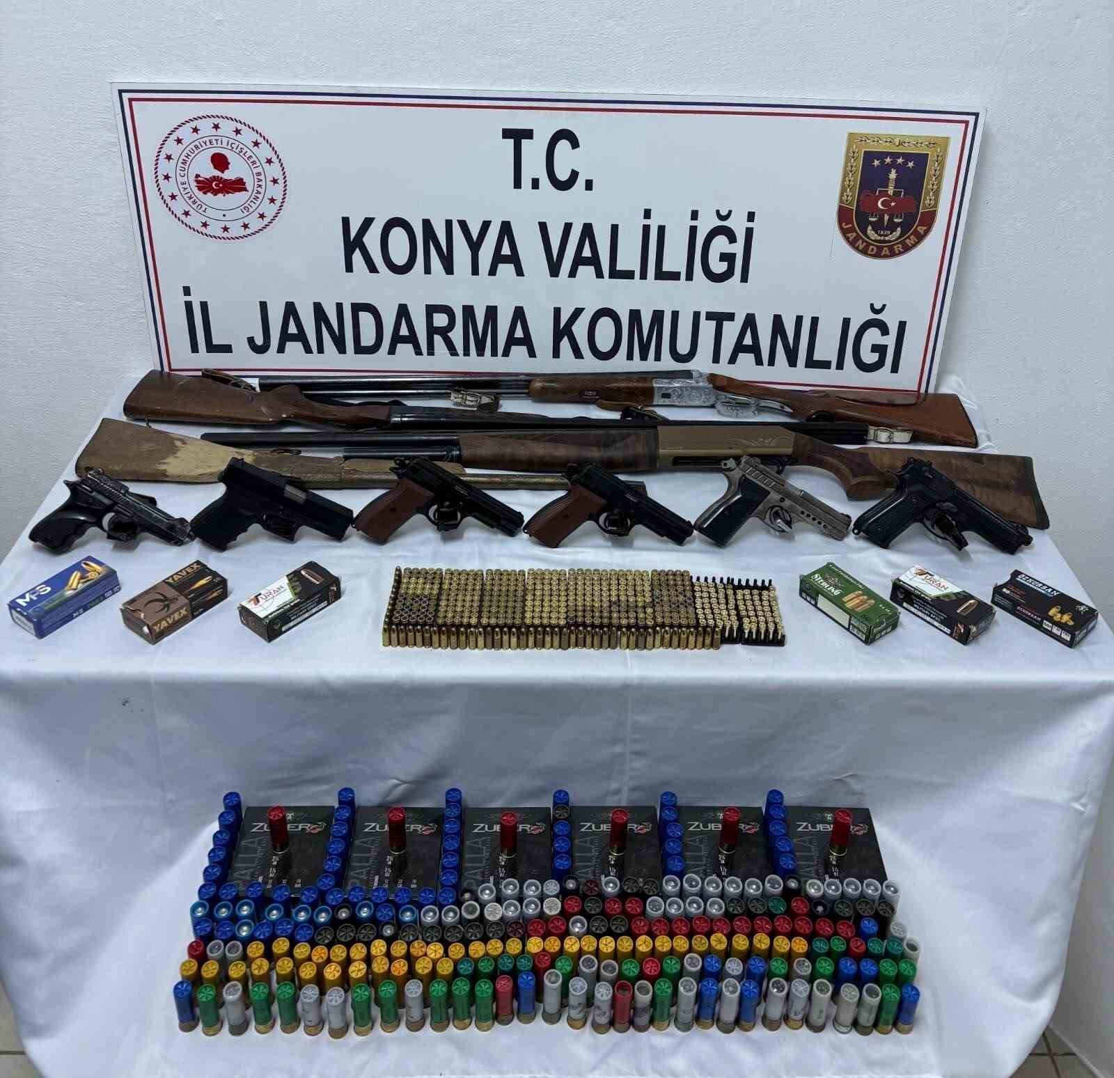 Konya’da jandarma çok sayıda silah ve silah parçası ele geçirdi: 3 tutuklama
