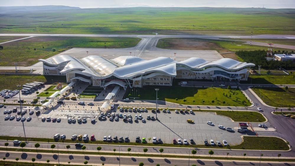 Sivas Nuri Demirağ Havalimanı ilk çeyrekte 107 bin kişiye hizmet verdi
