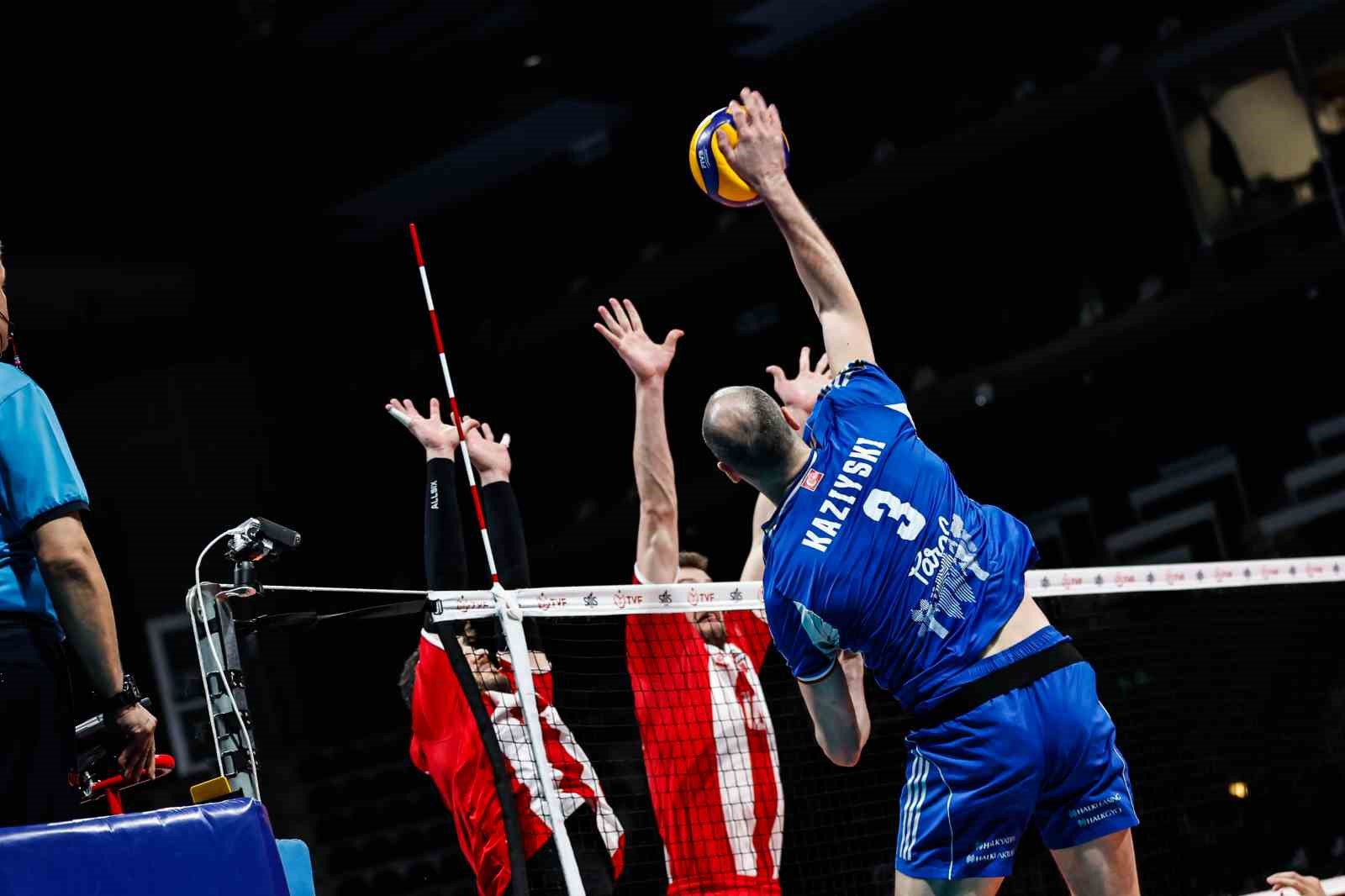 Efeler Ligi: Halkbank: 2 - Spor Toto: 3
