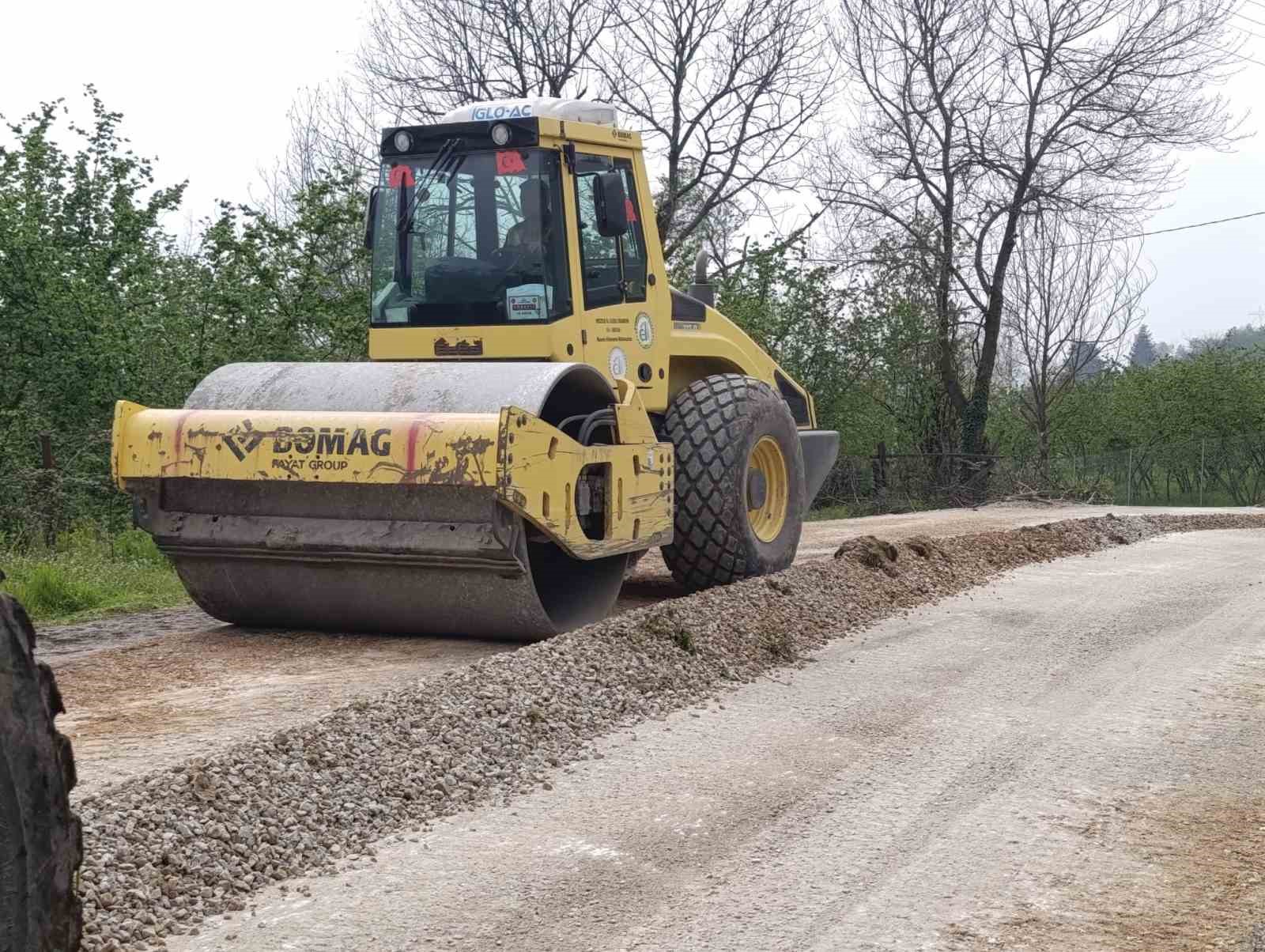 Kaynaşlı’da grup yolu yenileniyor
