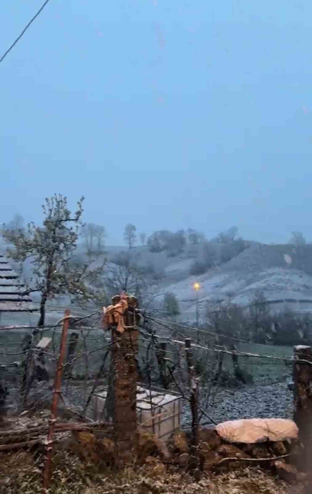 Tokat’ta bahar mevsiminde kar sürprizi
