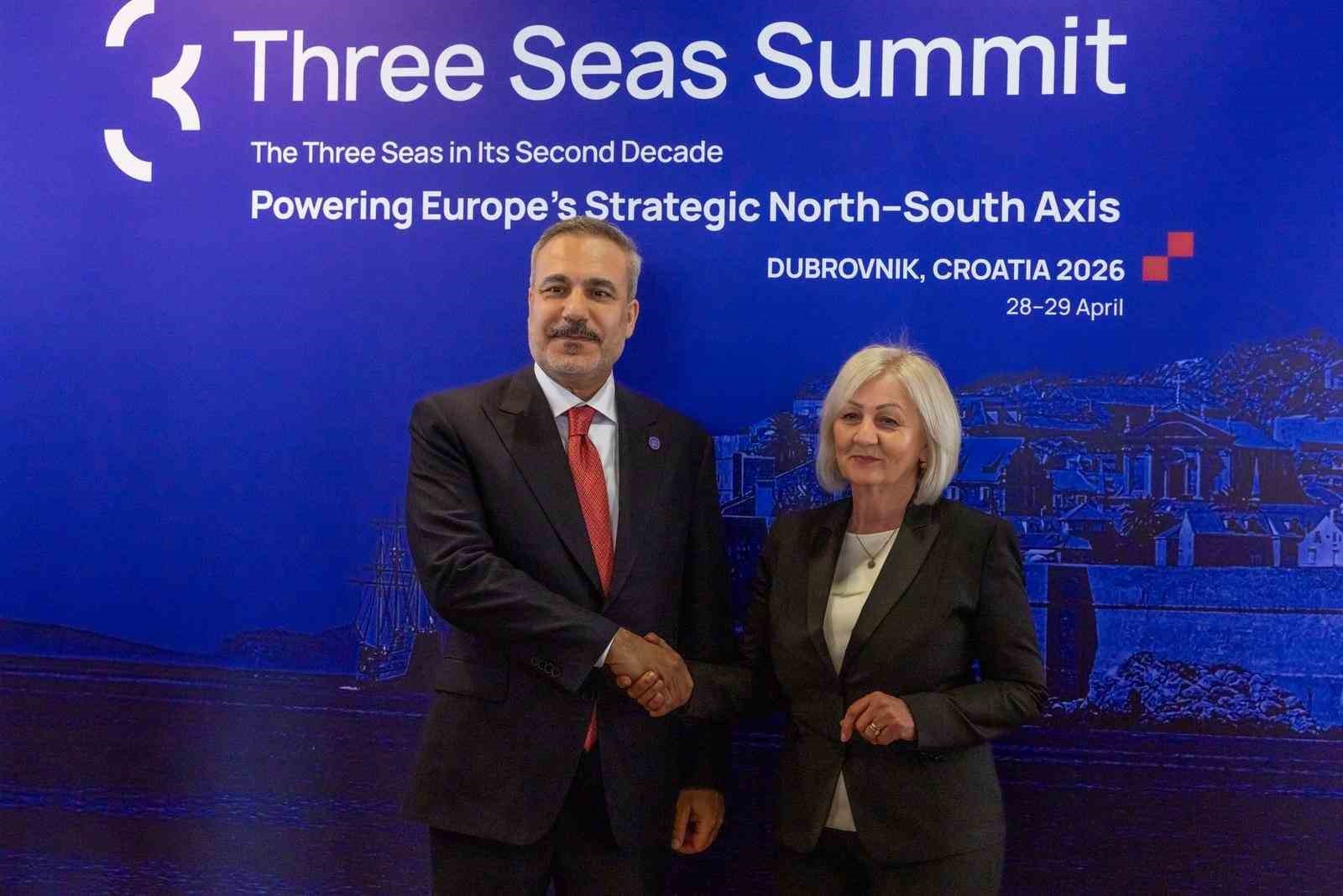 Dışişleri Bakanı Fidan, Bosna-Hersek Bakanlar Konseyi Başkanı Kristo ile bir araya geldi
