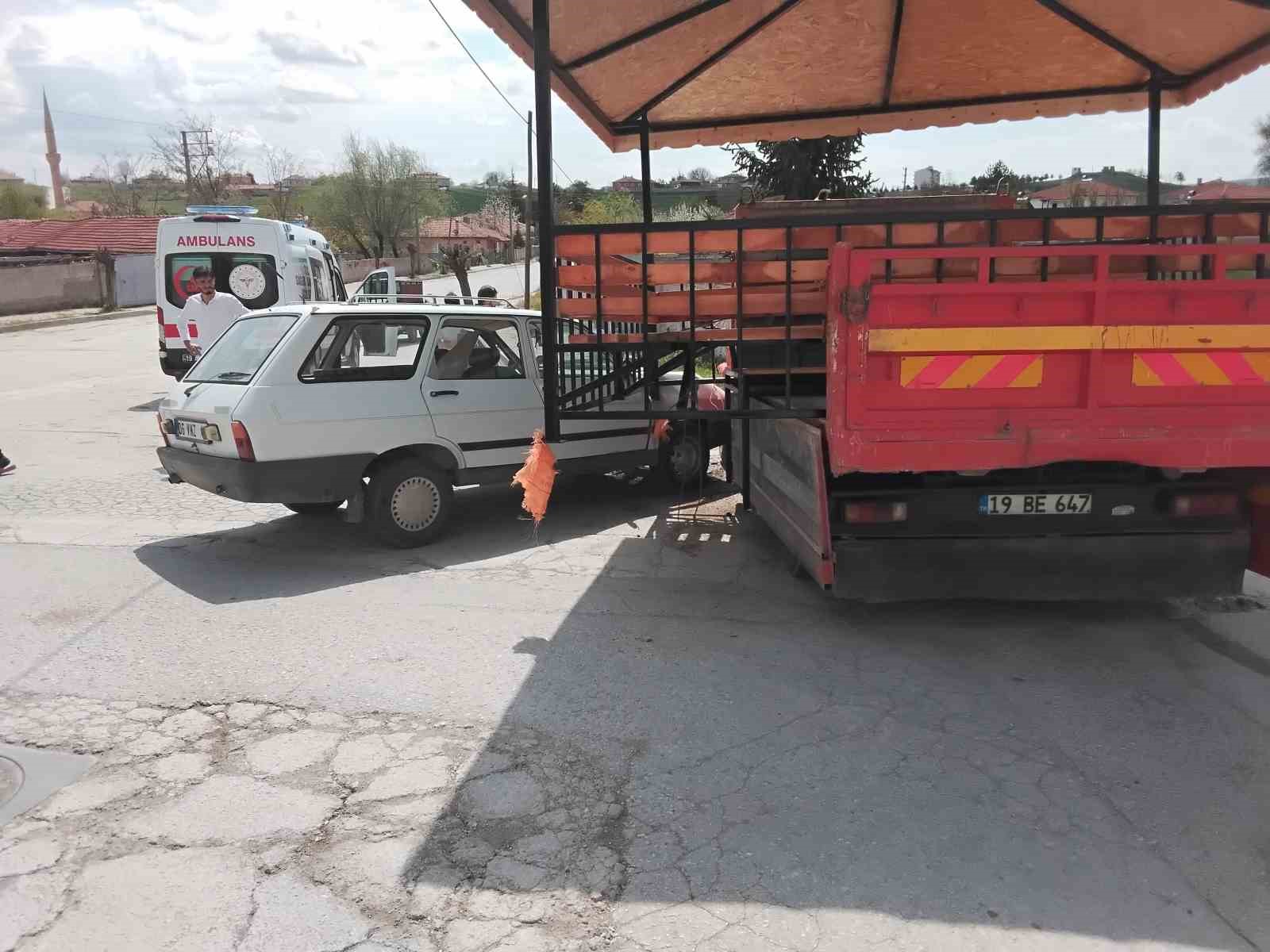 Çorum’da otomobil ile kamyon çarpıştı: 1 ölü
