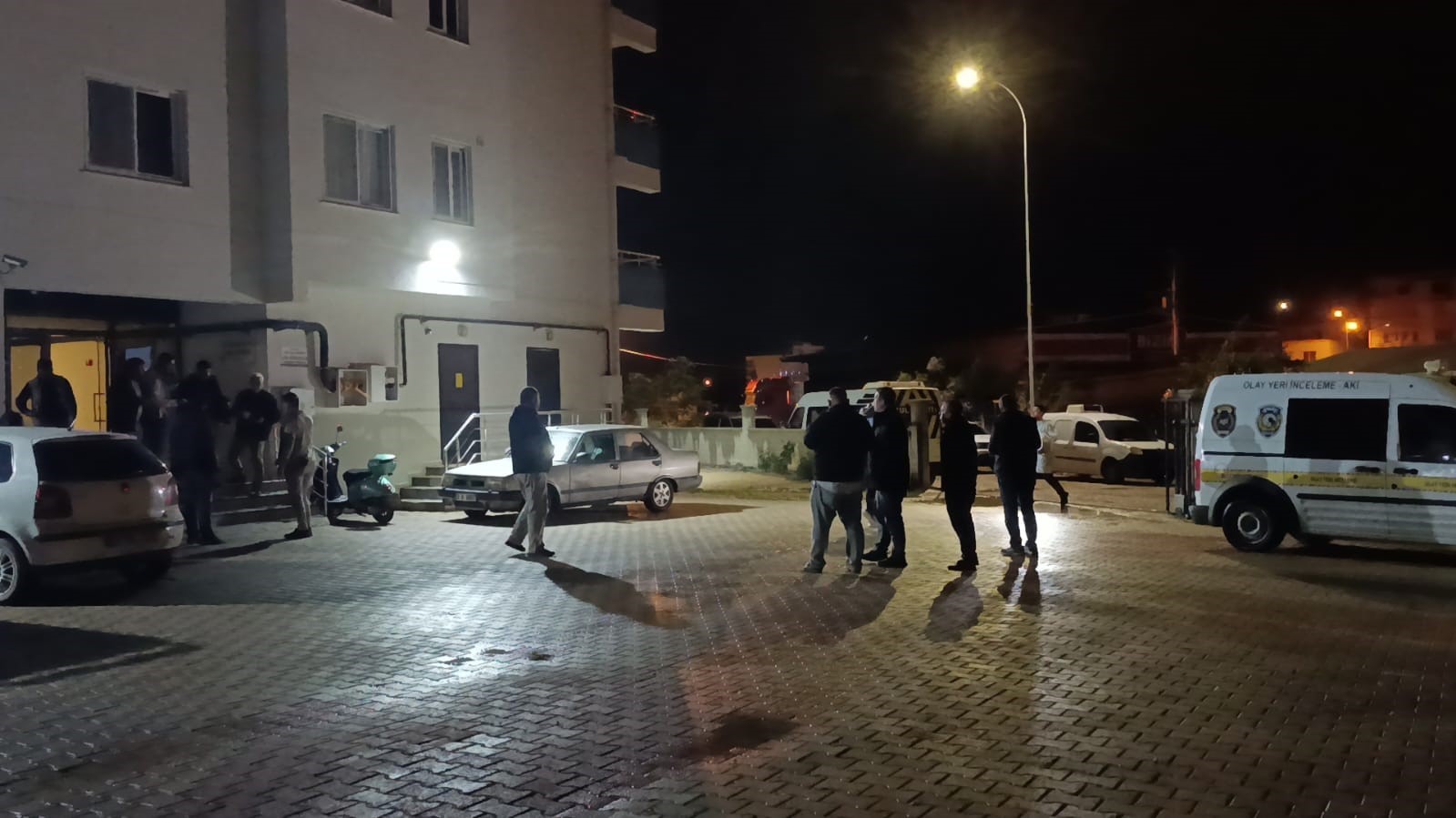 Evinin kapısında uğradığı silahlı saldırıda hayatını kaybetti
