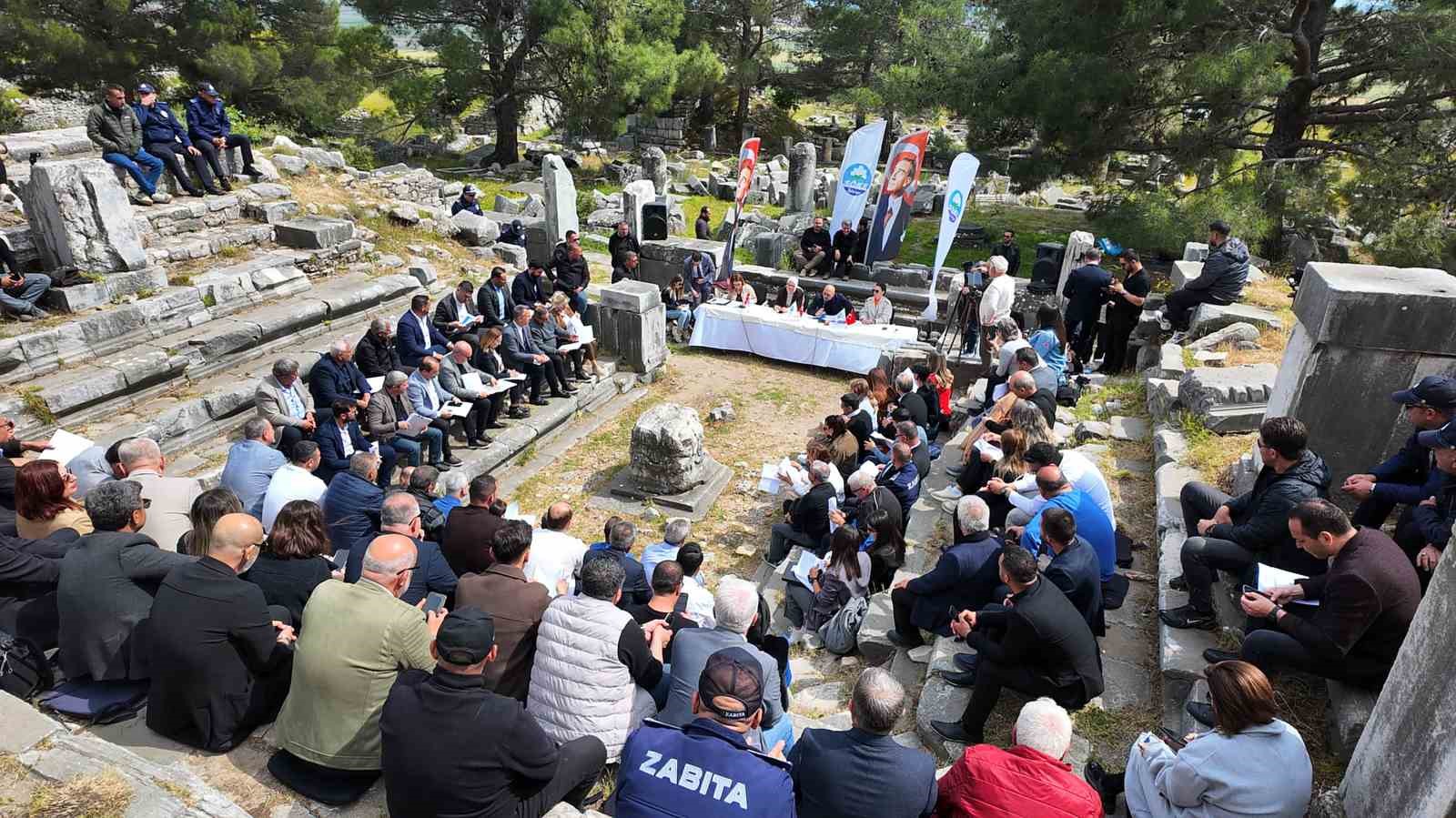 Söke’de tarihin kalbi Priene’de meclis toplantısı yapıldı
