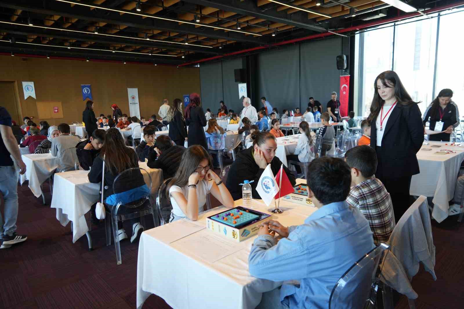 Akıl oyunları: Çocuklar akıl ve zekalarını yarıştırdı
