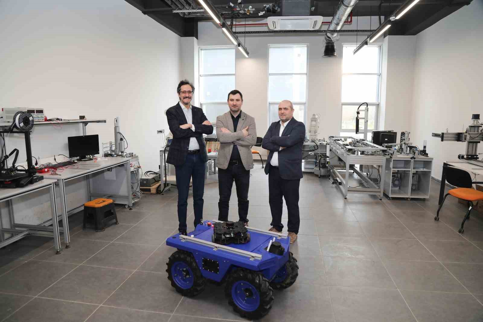 Robotlar artık görevleri kendileri paylaşacak: BTÜ’den yapay zekâ destekli yenilik

