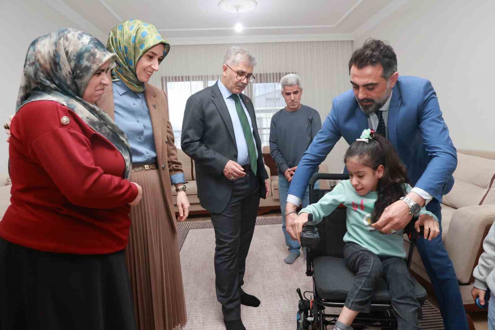 Vali Çelik, minik Sümeyye’nin rüyasını gerçekleştirdi
