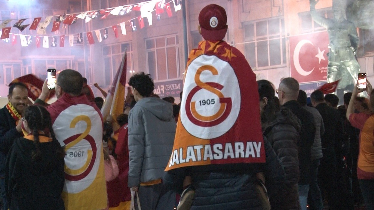 Burdur’da Galatasaraylı taraftarlar konvoylarla kutlama yaptı
