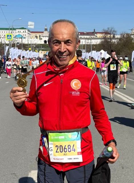 ‘Demir adam’ Kazan Maratonu’na performansıyla damga vurdu
