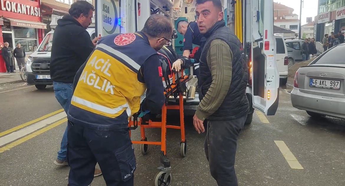 Sivas’ta asansör boşluğuna düşen kadın yaralandı
