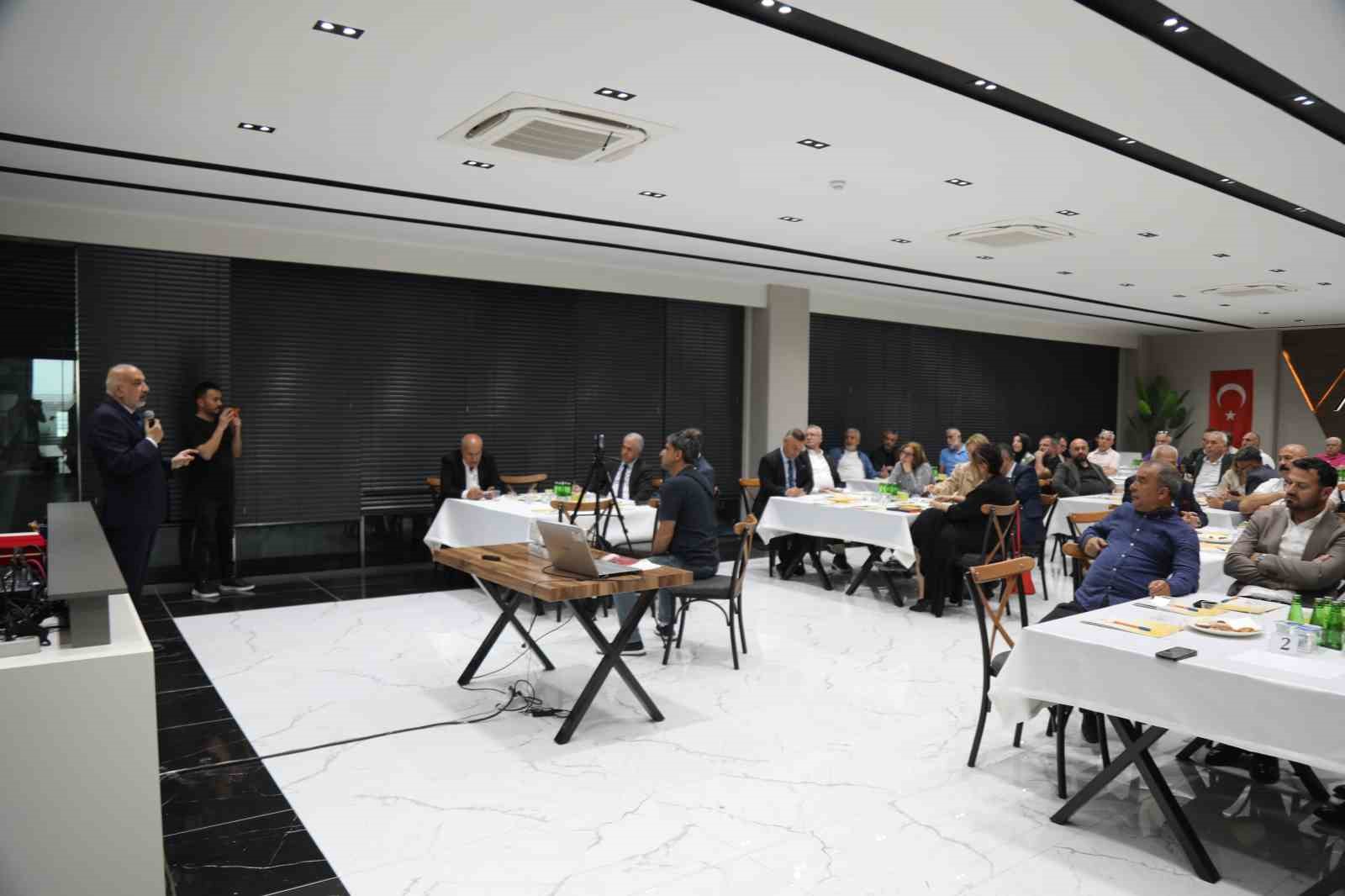 Diyarbakır’da tekstil sektörünün geleceği ele alındı
