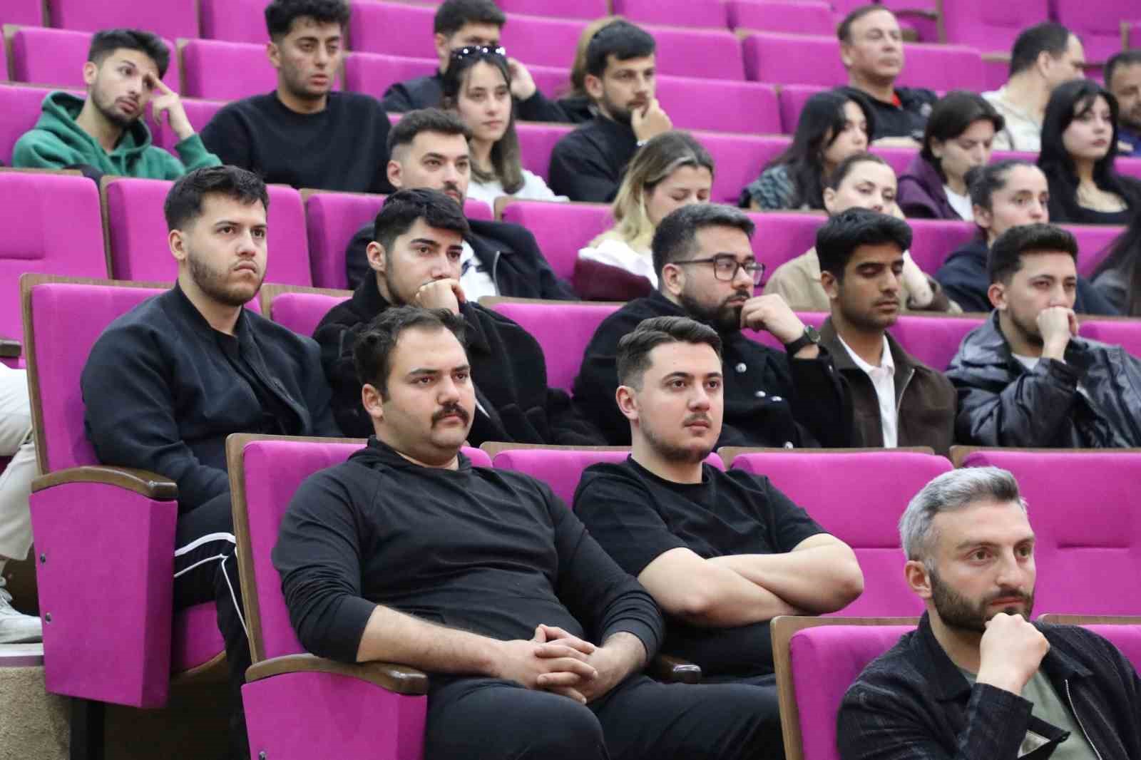 BARÜ’de alanında uzman isimler kadın futbolunda medyanın rolünü anlattı
