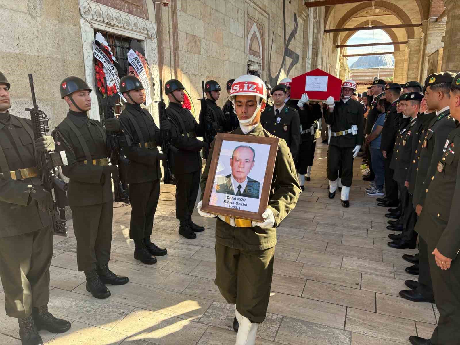 Edirne’de Kıbrıs Gazisi Celal Koç son yolculuğuna uğurlandı
