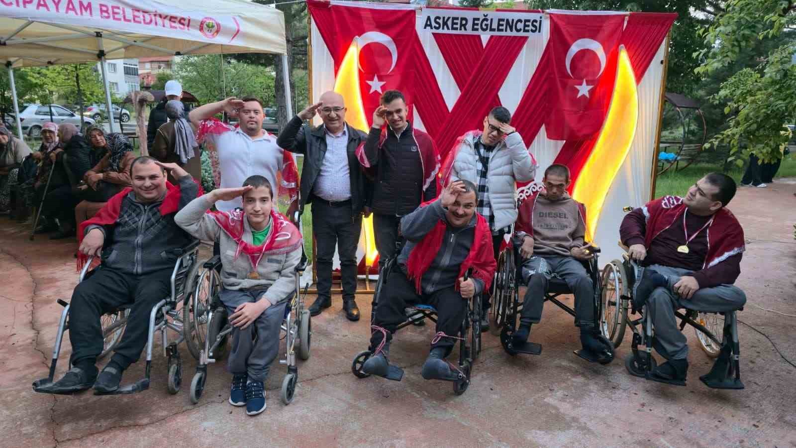 Özel asker ve özel kızlar için unutulmaz gece
