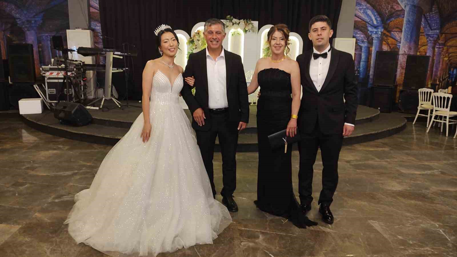 Denizli’de Türk-Kore esintili görkemli düğün
