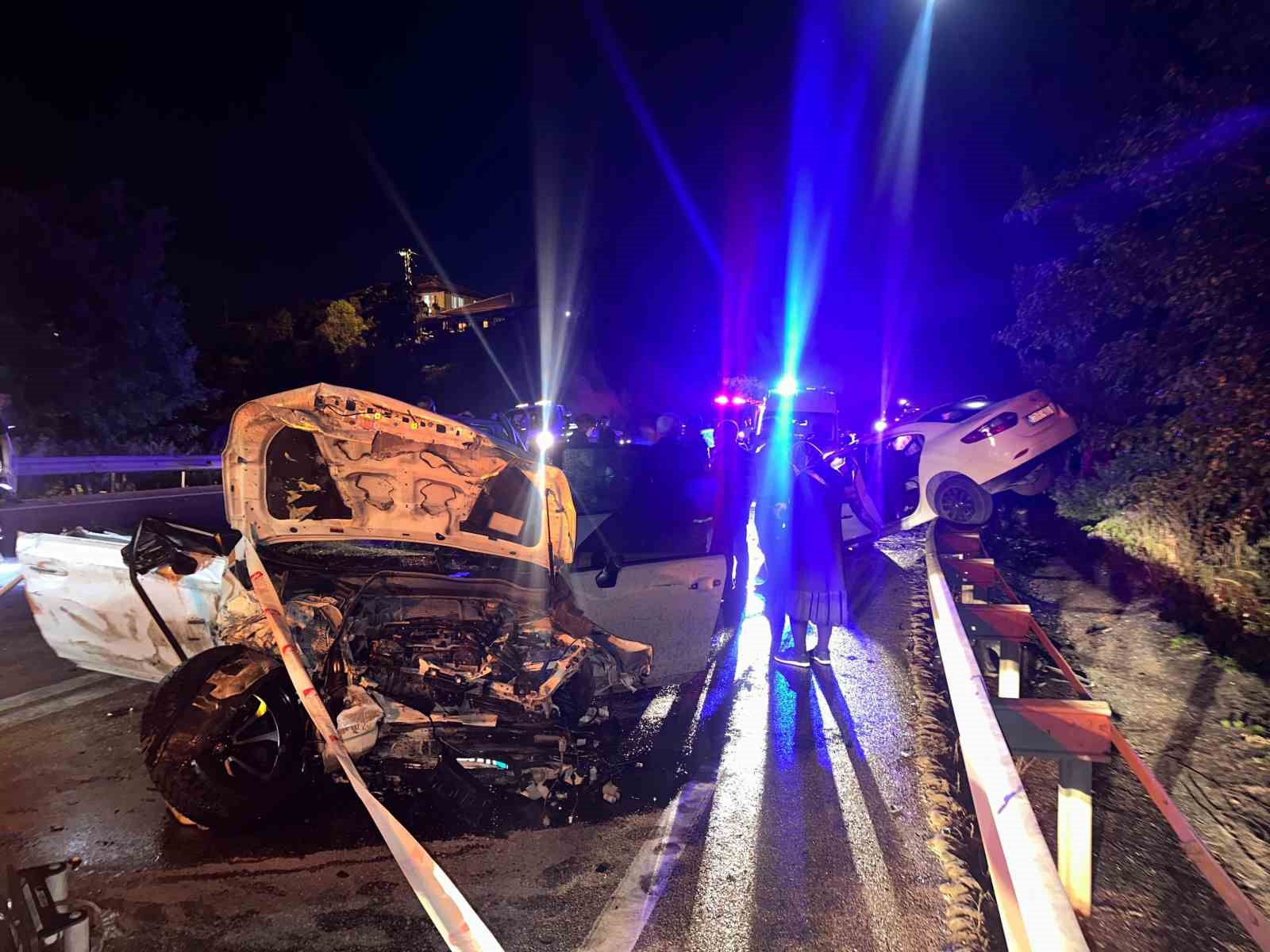 Burdur’da zincirleme kaza: 3 ölü, 6 yaralı
