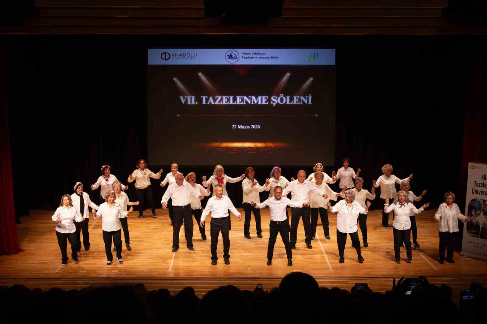 Tazelenme Üniversitesi dönem sonunu şölen ile kutladı
