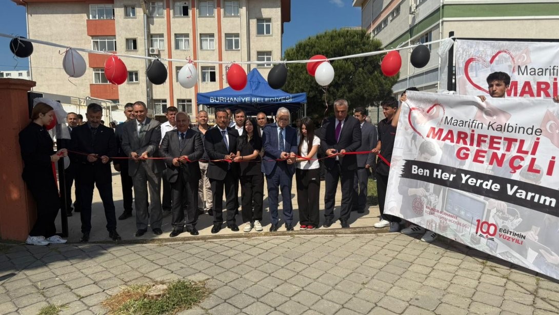 Burhaniye’de Teknoloji Tasarım ve Görsel Sanatlar Sergisi açıldı
