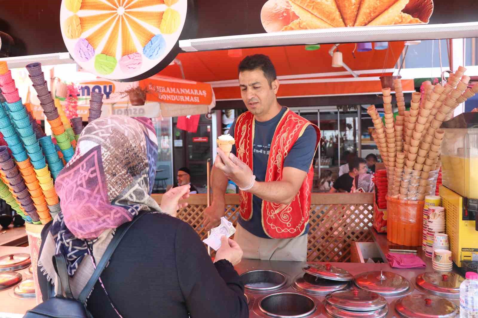 Bolu’da hava sıcaklıklarının artmasıyla dondurma satışları arttı
