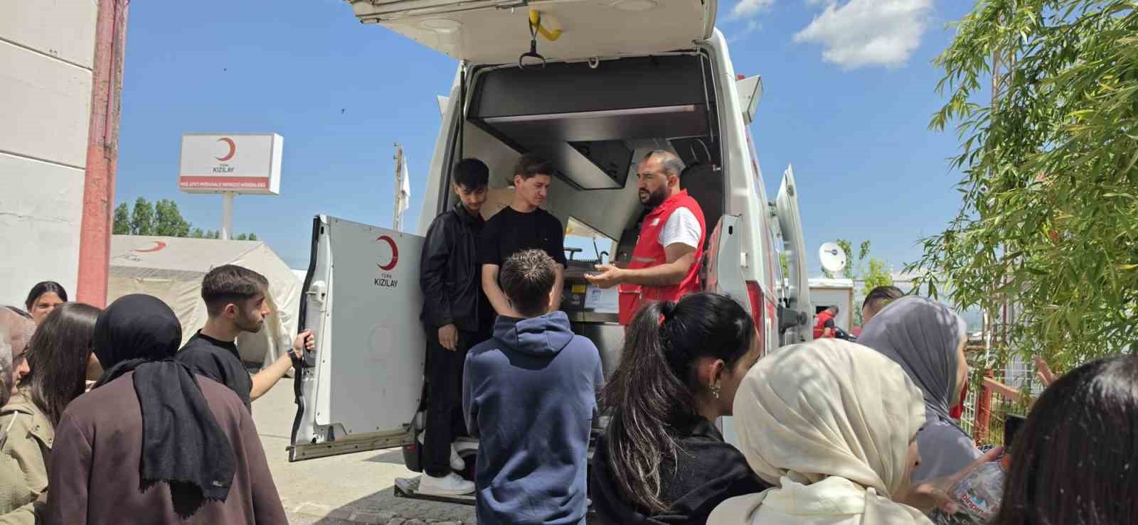 Muşlu öğrencilerden Kızılay’a ziyaret

