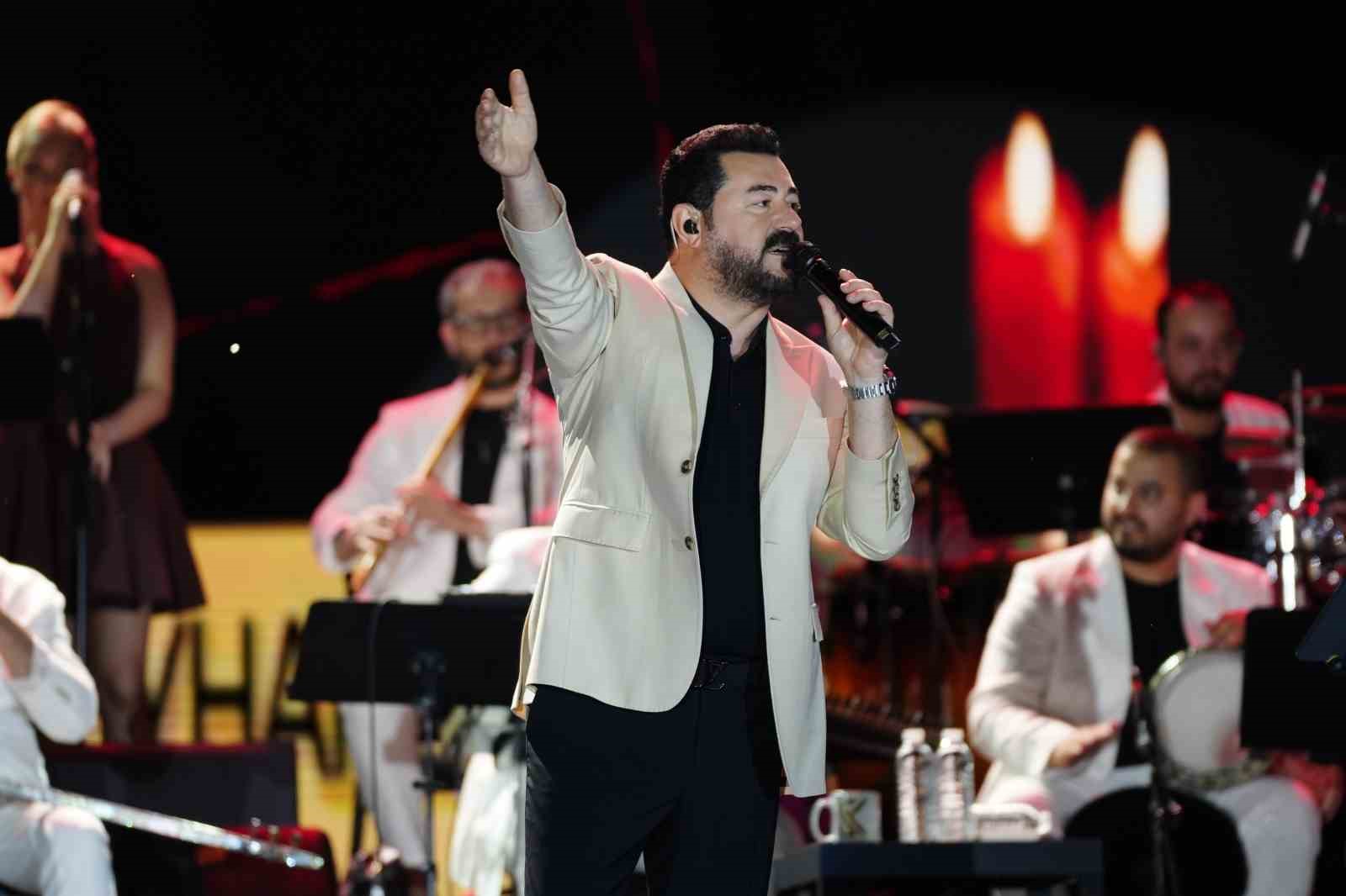 Serkan Kaya’dan Manisa’da muhteşem konser
