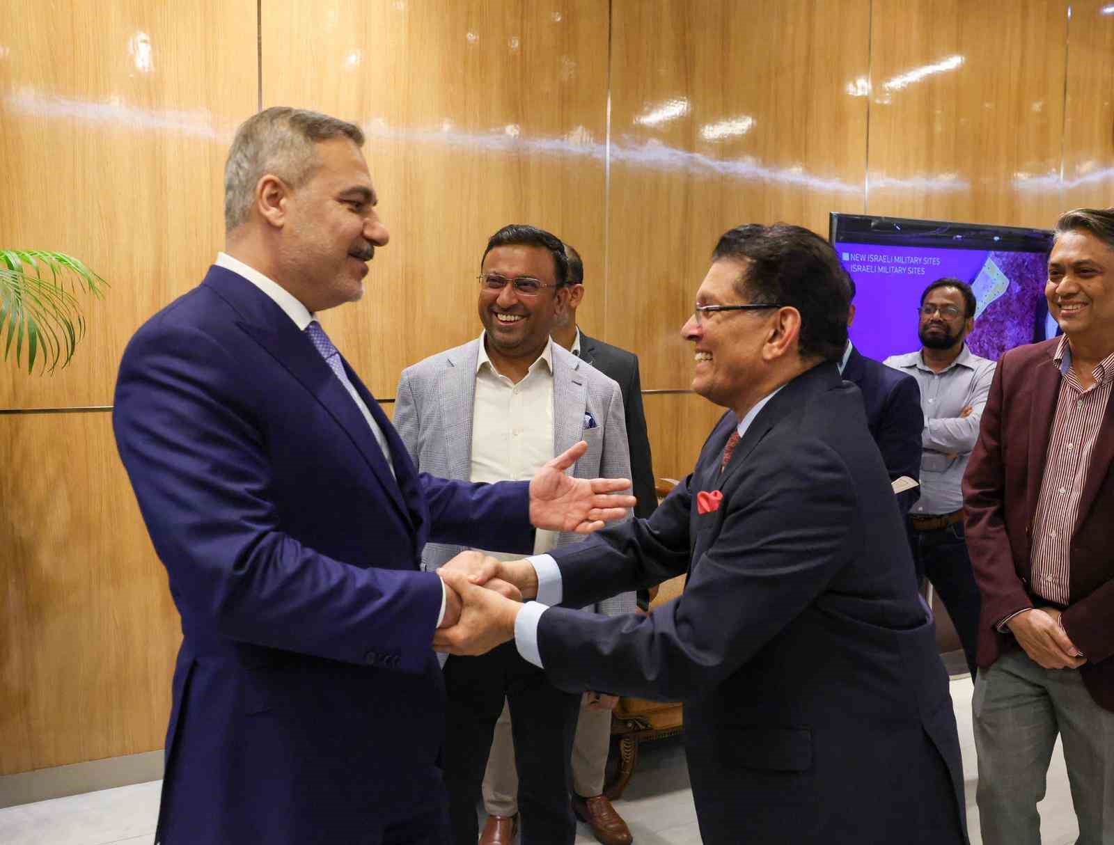 Bakan Fidan, Bangladeş’te mevkidaşı Rahman ile bir araya geldi
