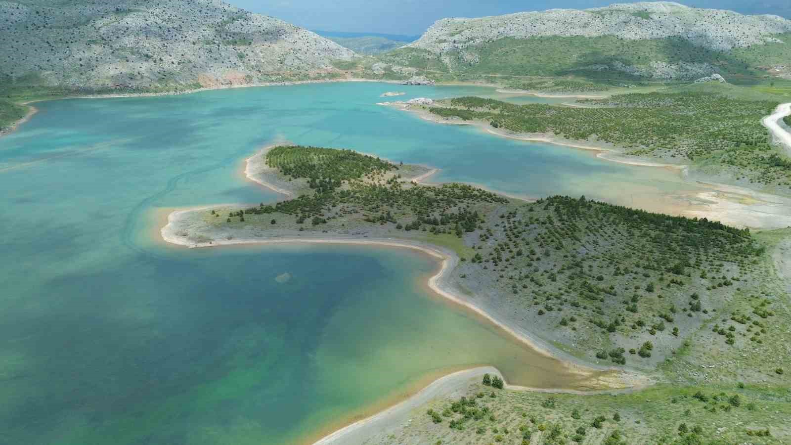 Kuruyan göl yağışlarla yeniden canlandı

