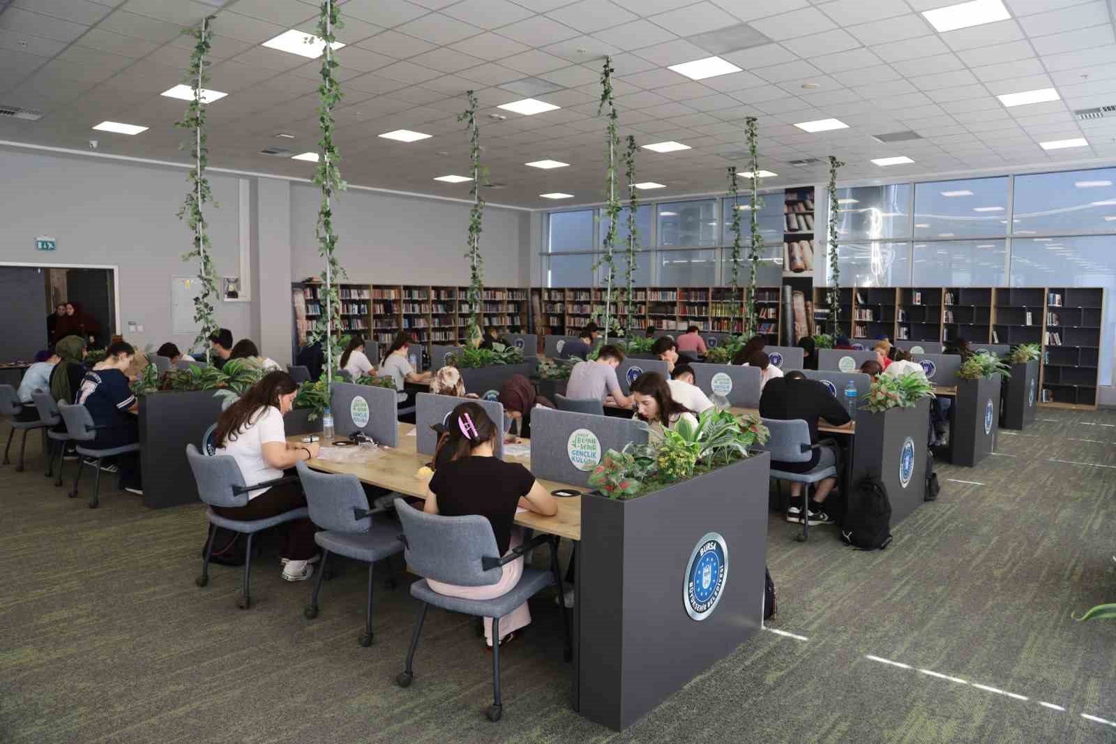 Büyükşehir’den gençlere üniversite yolunda sınav provası
