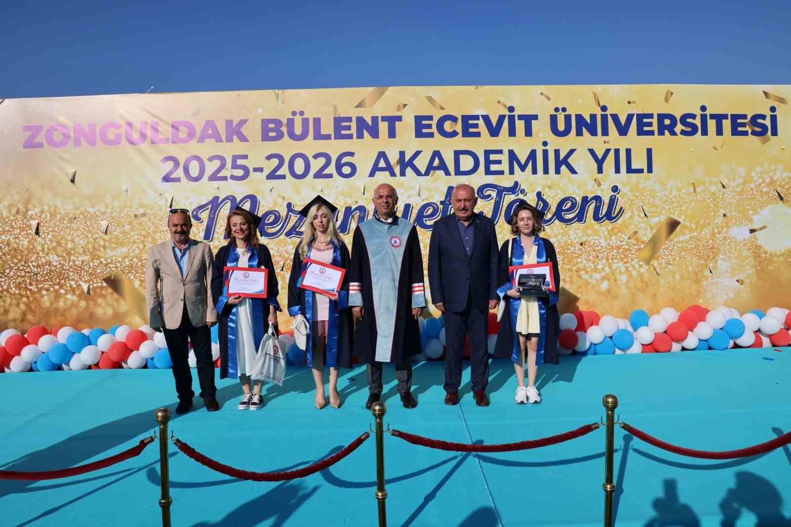 BEUN Devrek ve Gökçebey Kampüsleri 2025-2026 Akademik Yılı Mezuniyet Töreni Gurur Dolu Anlara Sahne Oldu
