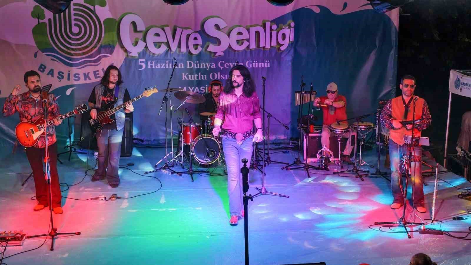 Anadolu Retro’dan Barış Manço şarkılarıyla konser coşkusu
