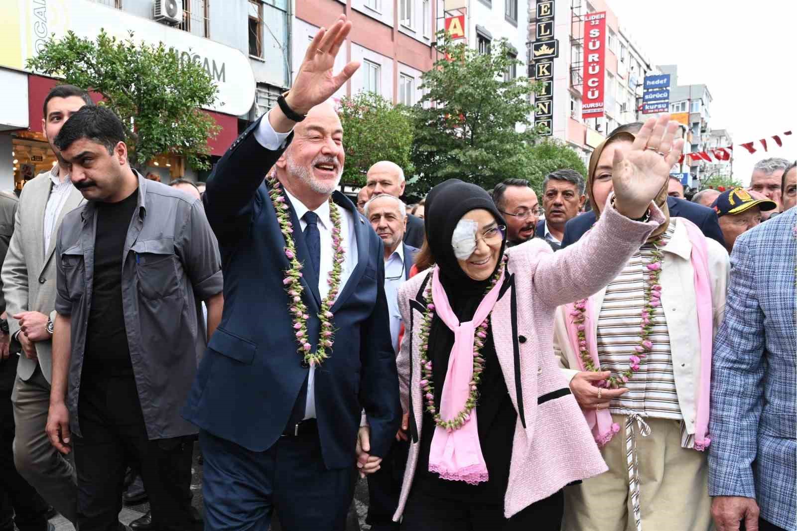 Başkan Başdeğirmen: "Gül festivalimizi birlik ve beraberlik içinde dünyaya tanıttık"
