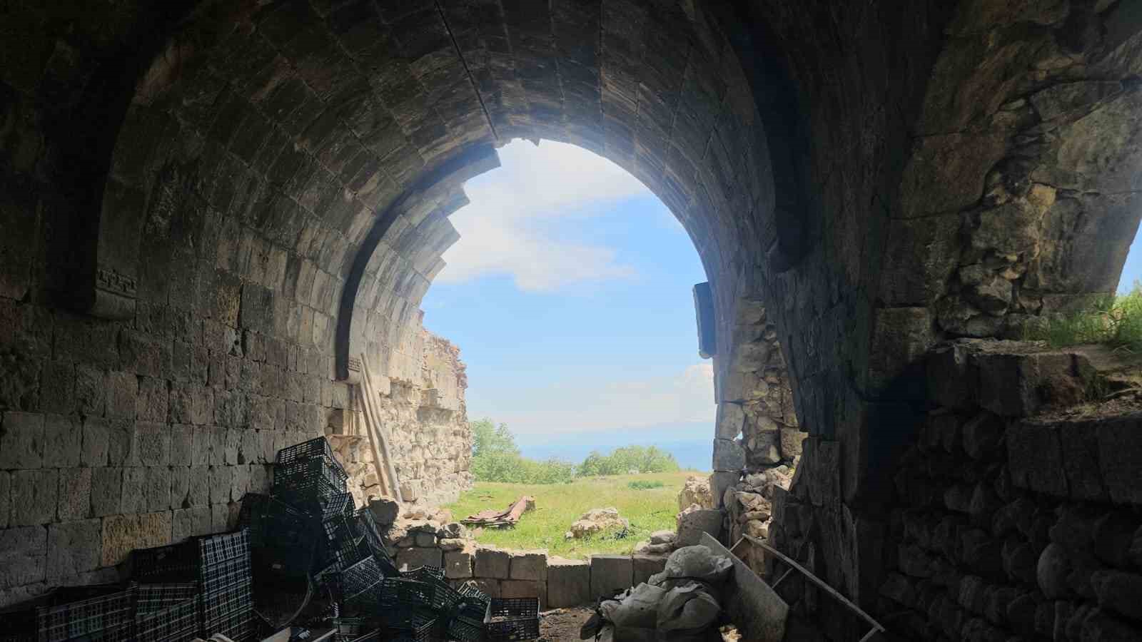 Bitlis’in tarihi mirası sessizce yok oluyor: Lale Paşa Hanı ilgi bekliyor
