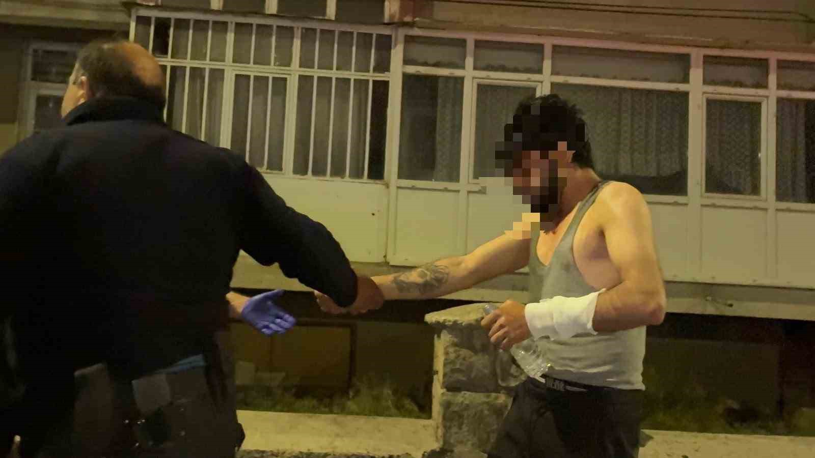 Evinde bıçakla kendine zarar veren şahsın hayatını polisin telefon detayı kurtardı
