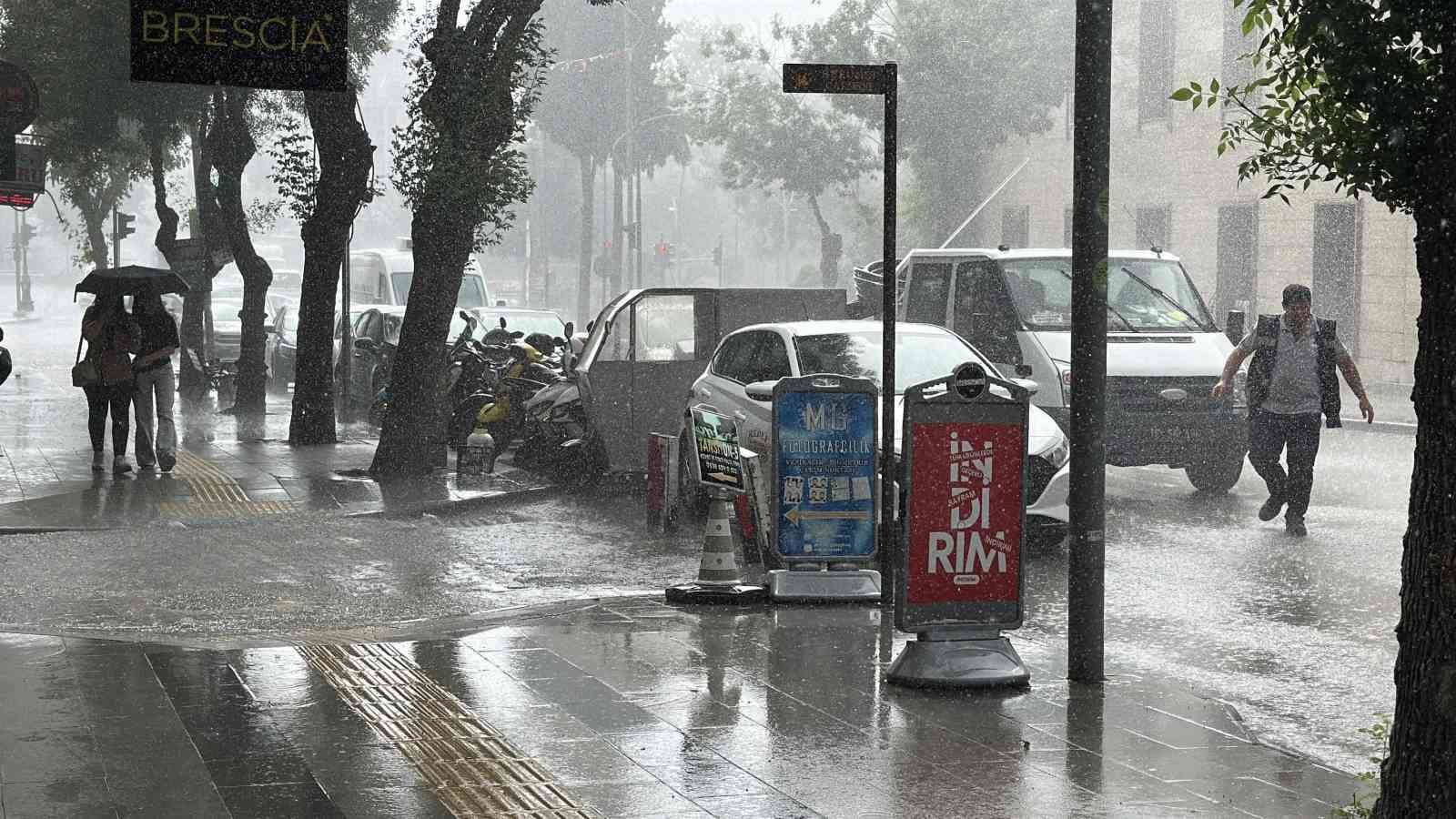 Burdur’da şiddetli yağmur etkili oldu
