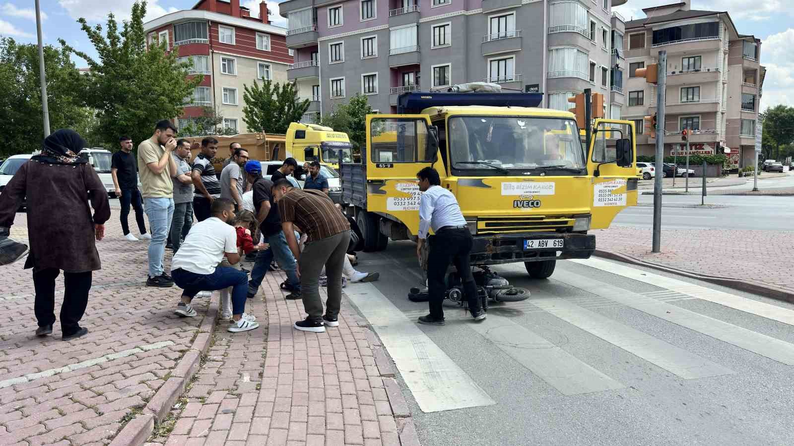 Kamyonetin altında kalan elektrikli bisiklette can pazarı: 3’ü çocuk 4 yaralı
