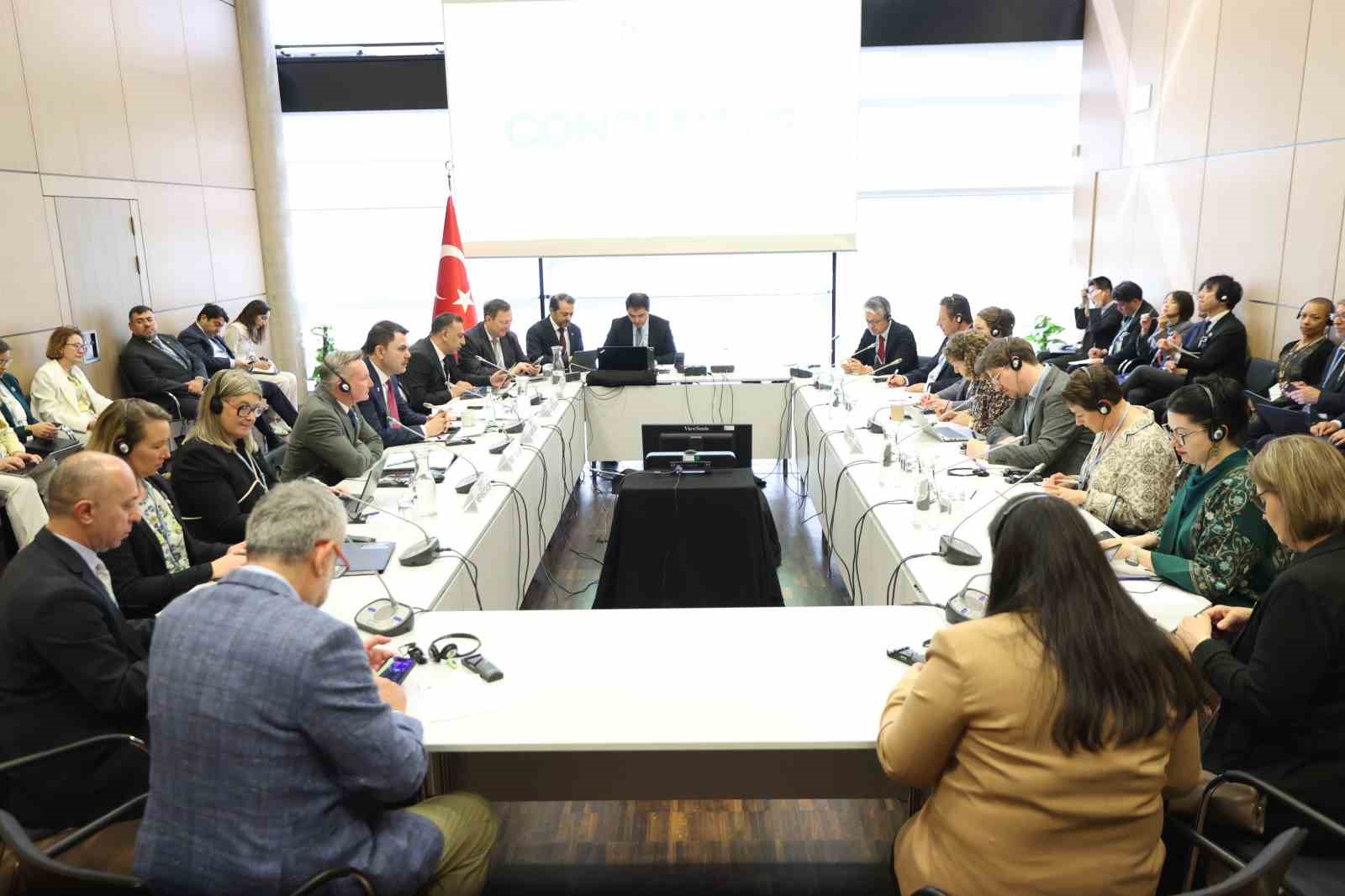 Bakan Kurum, Bonn’da COP31 Ev Sahibi Ülke Anlaşması’nı imzaladı
