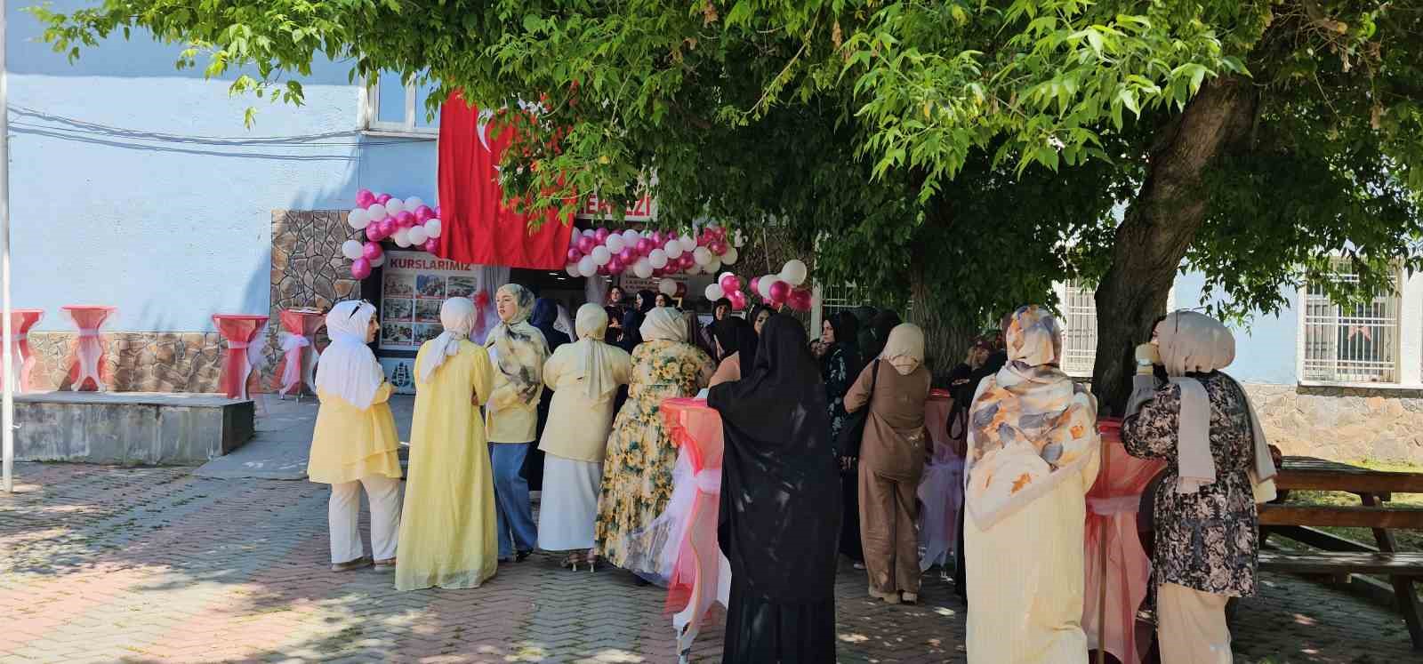 Hasköy’de "Hayat Boyu Öğrenme Haftası Sergisi" açıldı
