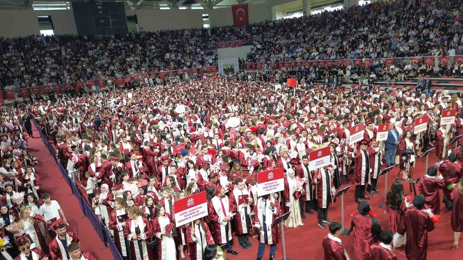 Hitit Üniversitesi’nde mezuniyet coşkusu
