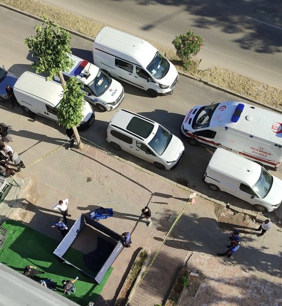 Adıyaman’da 5. kattan atlayan yaşlı adam hayatını kaybetti
