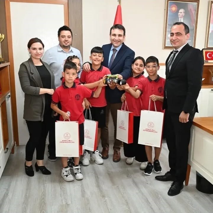 Koçarlı’nın ’Neşe Robot’u Türkiye üçüncüsü oldu
