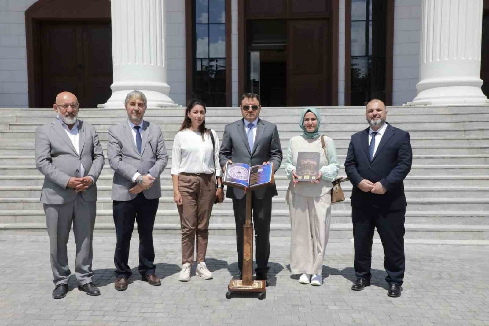 Kütahya Ulu Camii’nde ’Karekodlu Dijital Rehber Sistemi’ hizmete girdi
