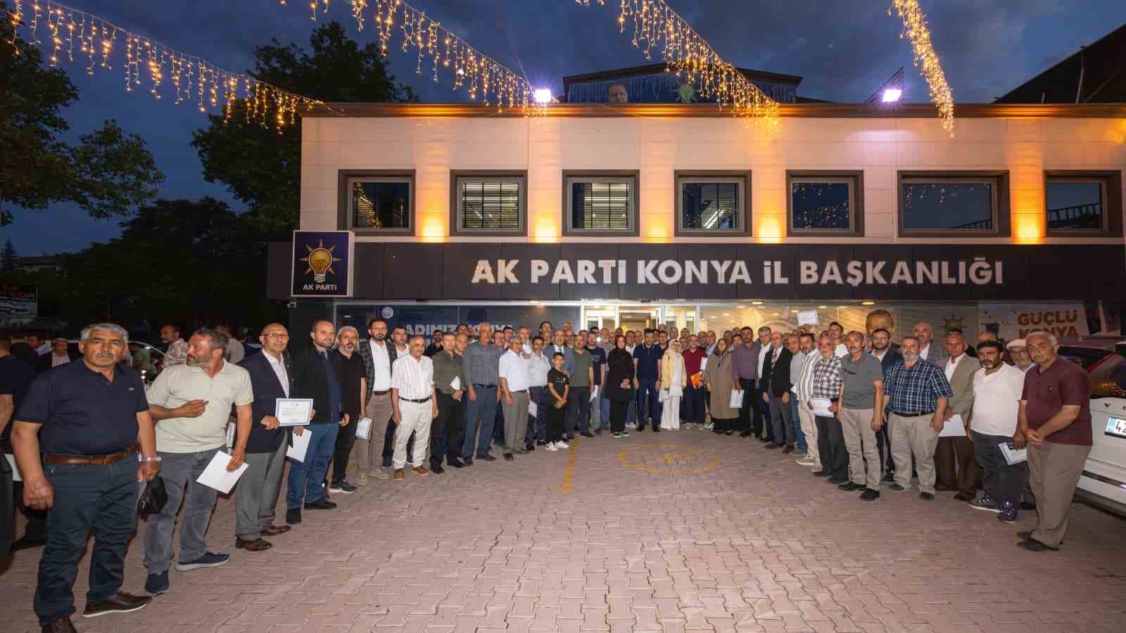 AK Parti Konya’da merkez ilçe mahalle başkanlarıyla istişare toplantısı
