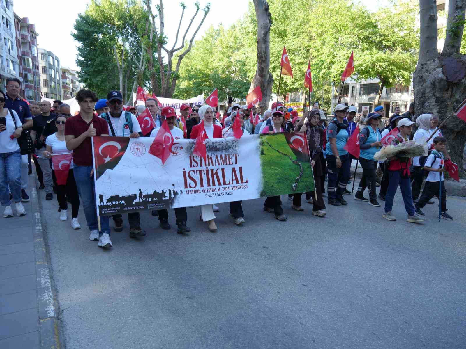 Kurtuluş Savaşı’ndaki milli ruhu 95 kilometre yürüyerek yaşattılar
