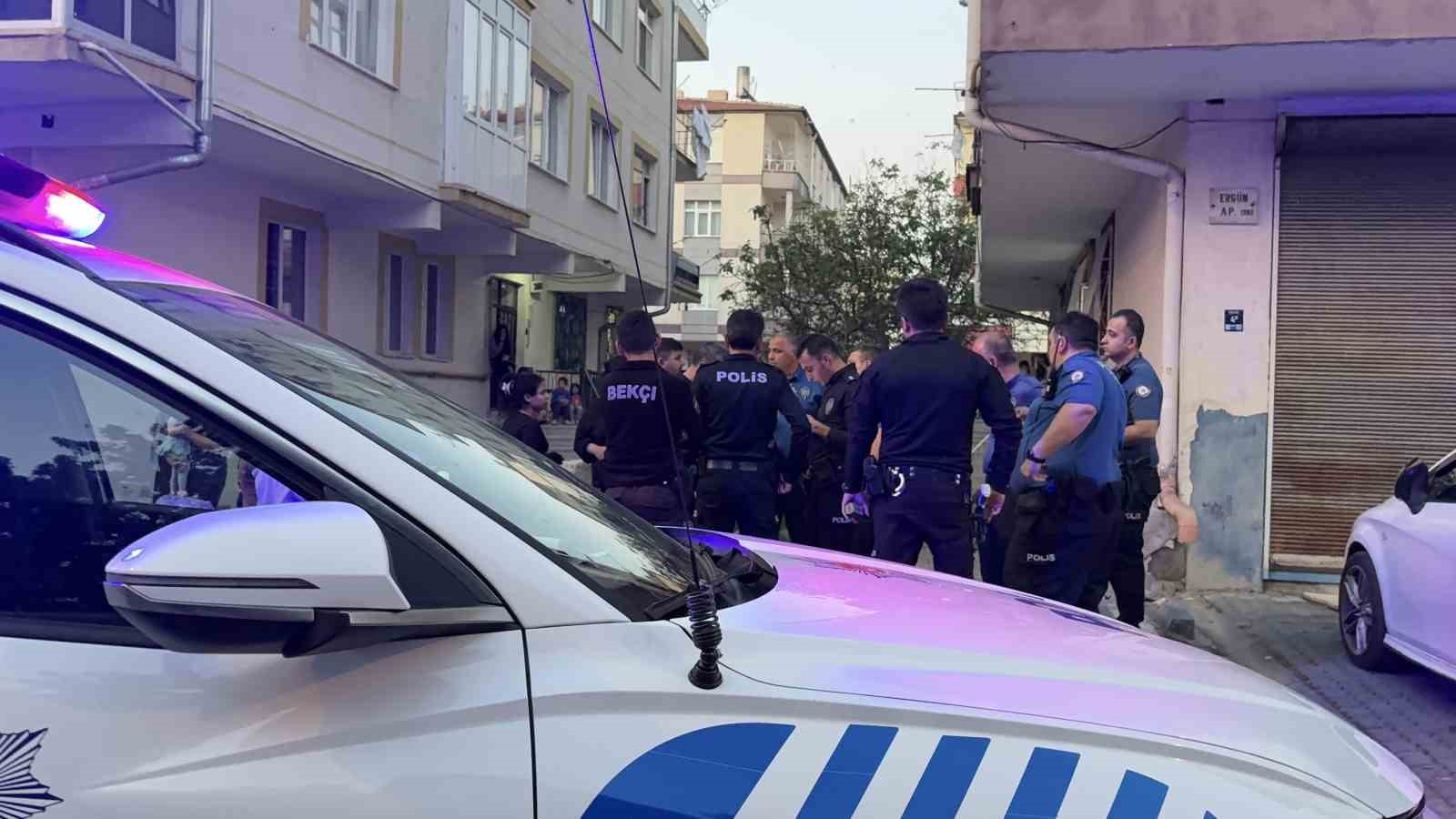 Eski kayınvalidesini ve baldızını bıçakla yaraladı
