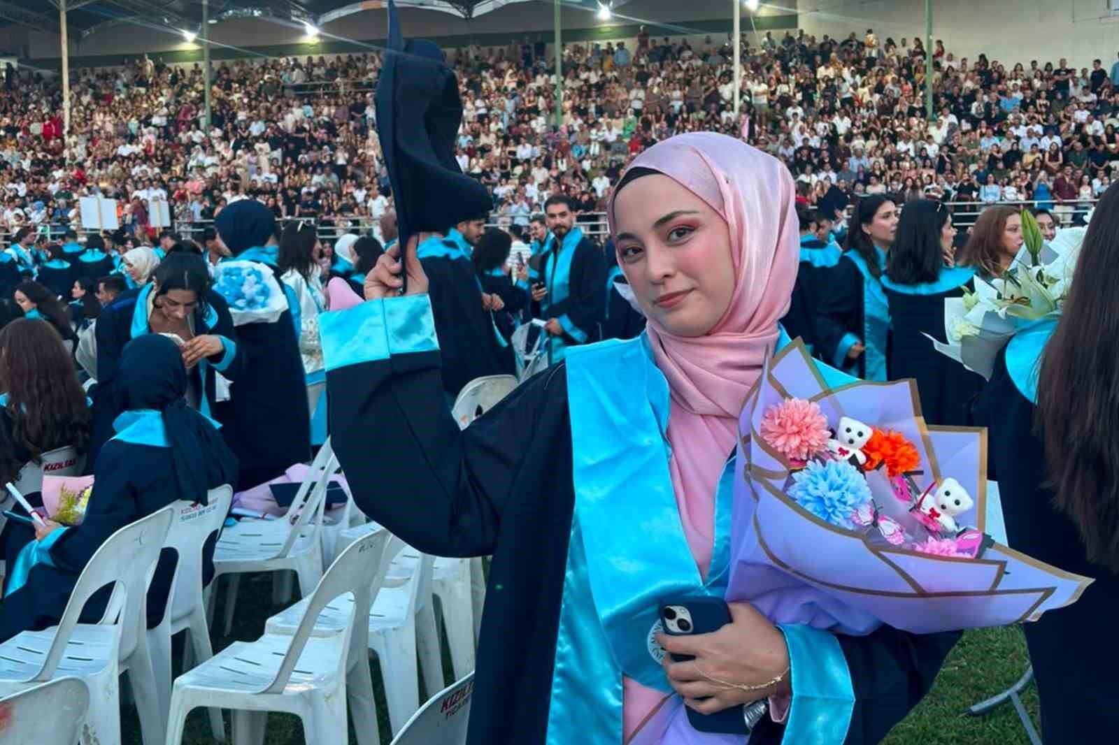 Serebral palsi ile mücadelesini zaferle taçlandırdı 3,48 ortalama ile bölüm ikincisi olarak ALKÜ’den mezun oldu

