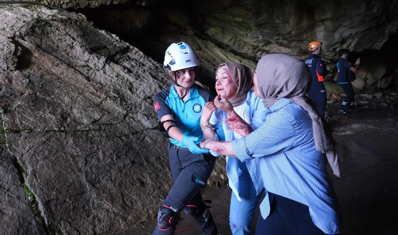 Mağarada gerçeğini aratmayan tatbikat
